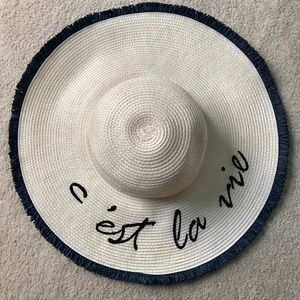 NWOT oversized summer hat - one size C’est la vie